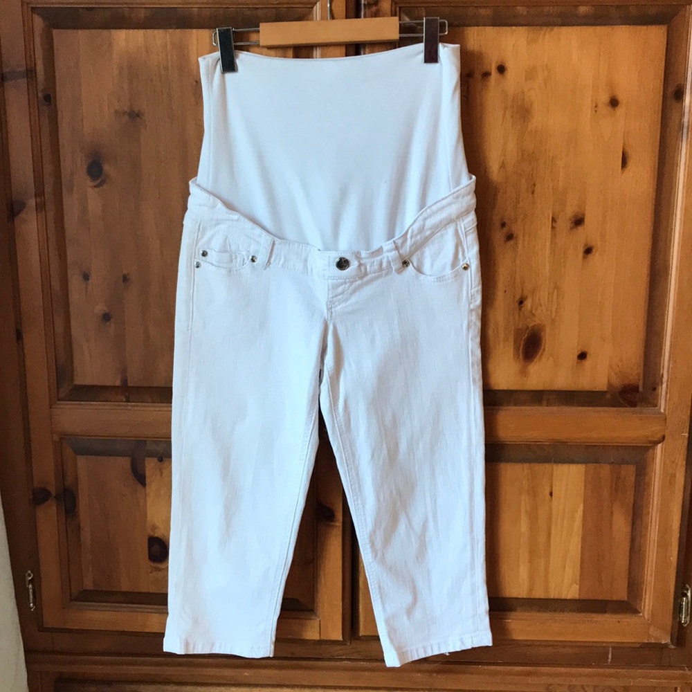 Thyme maternity small white capri jeans